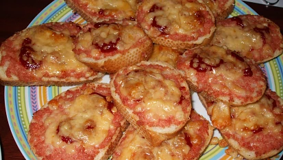 Zapečené tousty - teplé chlebíčky