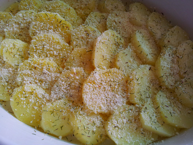 Zapečený špenát s brambory a vejcem