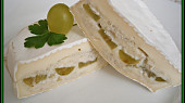 Camembert plněný nivou a hroznovým vínem (Camembert plněný nivou a hroznovým vínem)