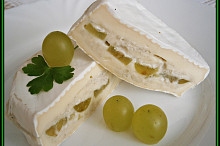 Camembert plněný nivou a hroznovým vínem