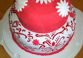 Červenobílý dort pro inspiraci
