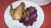 Chlupaté noky či knedlíky ze syrových brambor a bez vajíčka, Chlupaté noky v červeném zelí a s pečenou kačenkou - vypadá to nevábně, ale ta chuť i vůně jsou prostě mňam