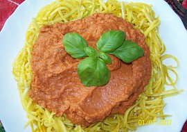 Cuketové špagety s omáčkou (Raw)