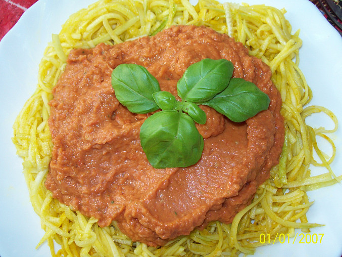 Cuketové špagety s omáčkou (Raw), varianta od manžela