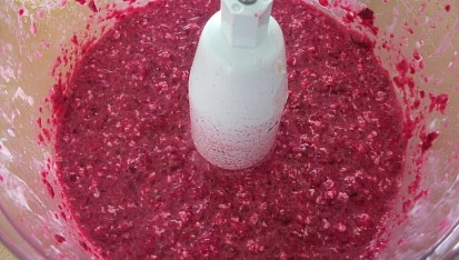 Dort z červené řepy, rozmixovana tekutá směs