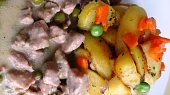 Dušené vepřové kostky se smetanou a hráškem, Dušené vepřové kostky se smetanou a hráškem