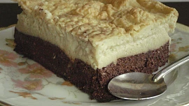 Dvoubarevný jahelník plný ořechů