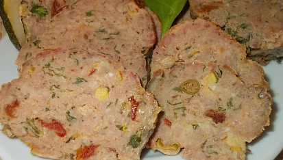 Grilovaná sekaná  s cuketou