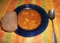 Gulášová polévka s čabajkou