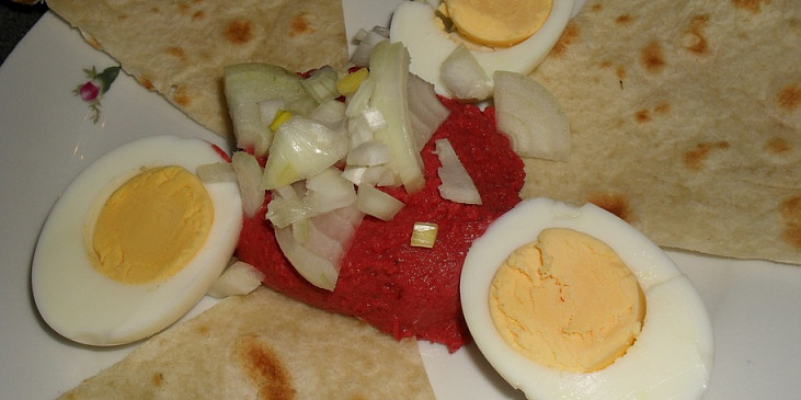 Hummus s červenou řepou (skvělá zdravá večeře:-))