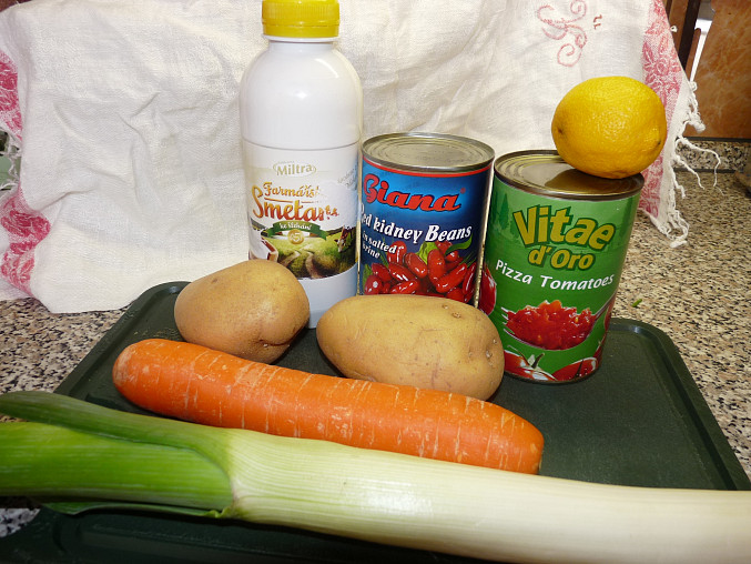 Jarní fazolačka s mrkví a jinou zeleninou
