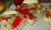 Jarní moučník s rebarborou, jahodami a barevnou želatinou