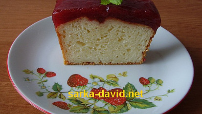 Jogurtový chlebíček s jahodovým želé