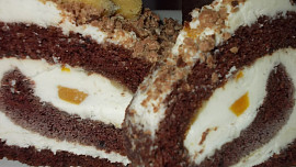 Kakaovo-kávová roláda se šlehačkou a pomerančovým džemem