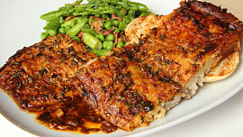 Kapr v pivní máslové marinádě