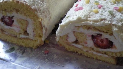 Kokosová roláda s jahůdkami