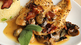 Kuřecí na slanině a šalvěji