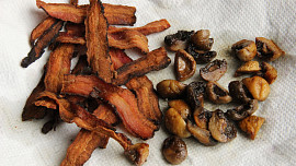 Kuřecí na slanině a šalvěji