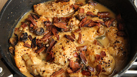 Kuřecí na slanině a šalvěji