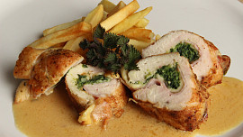 Kuřecí plněné kopřivovým špenátem