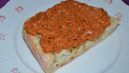Lilková pasta s olivami