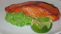 Losos tandoori s hráškovo-mátovým pyré