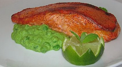 Losos tandoori s hráškovo-mátovým pyré