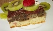 Makovo- jablečný moučník s jahodami a kiwi