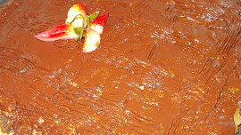 Makovo- jablečný moučník s jahodami a kiwi