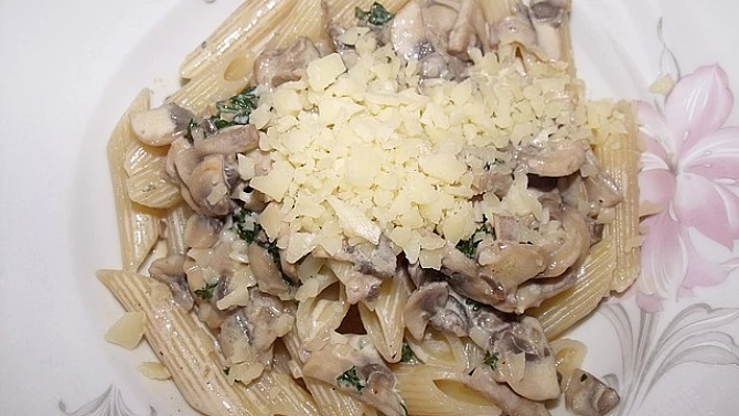 Penne se žampiony na smetaně