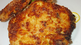 Pikantní krůtí řízky se sýrem, jogurtem a  bylinkami