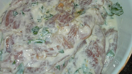 Pikantní krůtí řízky se sýrem, jogurtem a  bylinkami