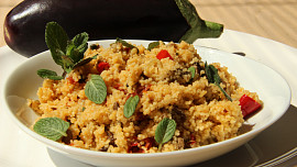 Pikantní kuskus s lilkem a hlívou