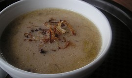 Podmáslová polévka s bramborem a cibulí