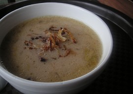 Podmáslová polévka s bramborem a cibulí