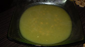 Polévka z uzeného masa s brokolicí a cizrnou