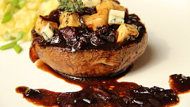 Portobello s karamelizovanou cibulí