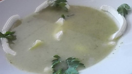 Polévkový krém s řapíkatým celerem a brokolicí