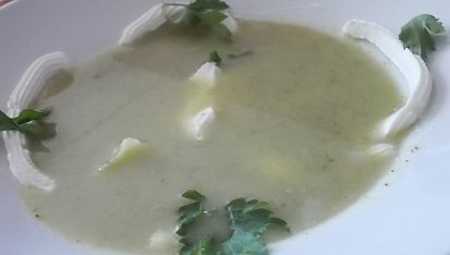 Polévkový krém s řapíkatým celerem a brokolicí