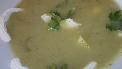 Polévkový krém s řapíkatým celerem a brokolicí