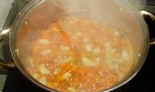Rychlá polévka z mrkve a křenu (Mrkev a křen vaříme ve vodě)