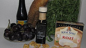 Salát s vůní ořechů, hroznového vína a kozího hermelínu