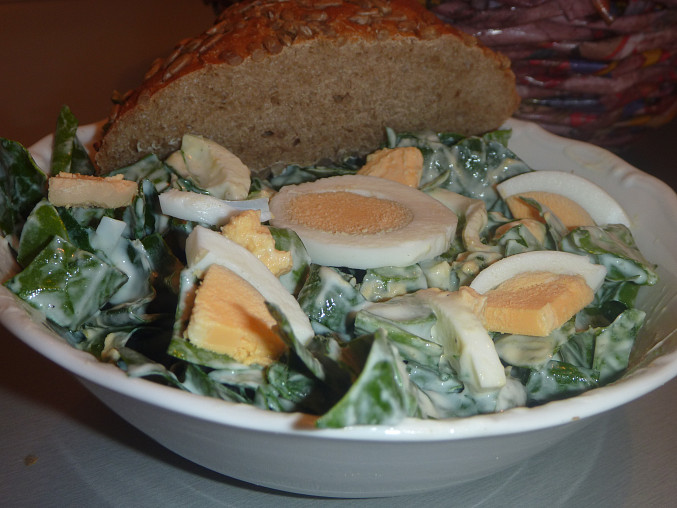 Salát z čerstvého špenátu s vejci