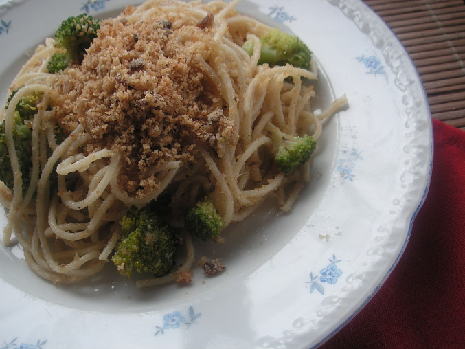 Špagety s brokolicí a ančovičkami