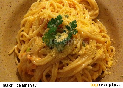 Špagety s uzeným lososem a pórkem