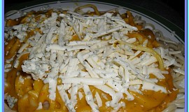 Těstoviny s dýňovou omáčkou a sýrem