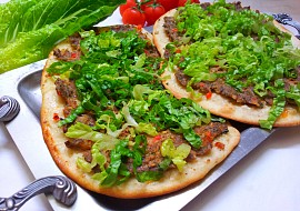 Turecká pizza (Lahmacun)