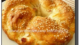 Tvarohový pletenec se slaninou