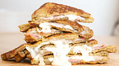 Vajíčkový toast se šunkou a sýrem