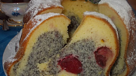 Vláčná  tvarohová  bábovka I. s ovocným středem